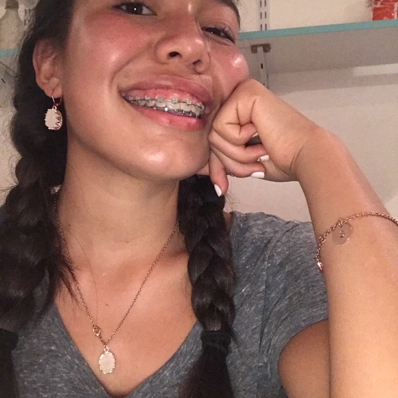 Meet your Posher, Sophia - Picture 2 of 2